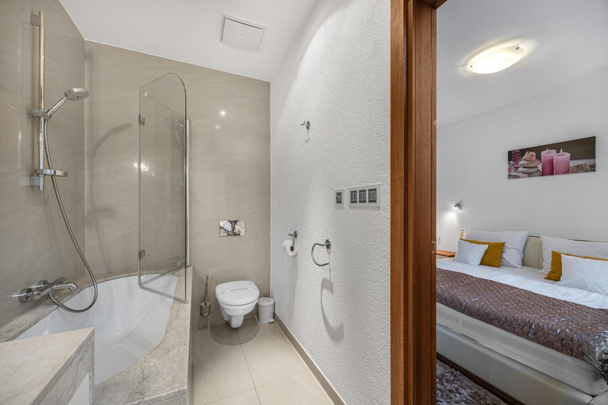 Revon Business Apartment 48 Dunajska Bratislava Buitenkant foto