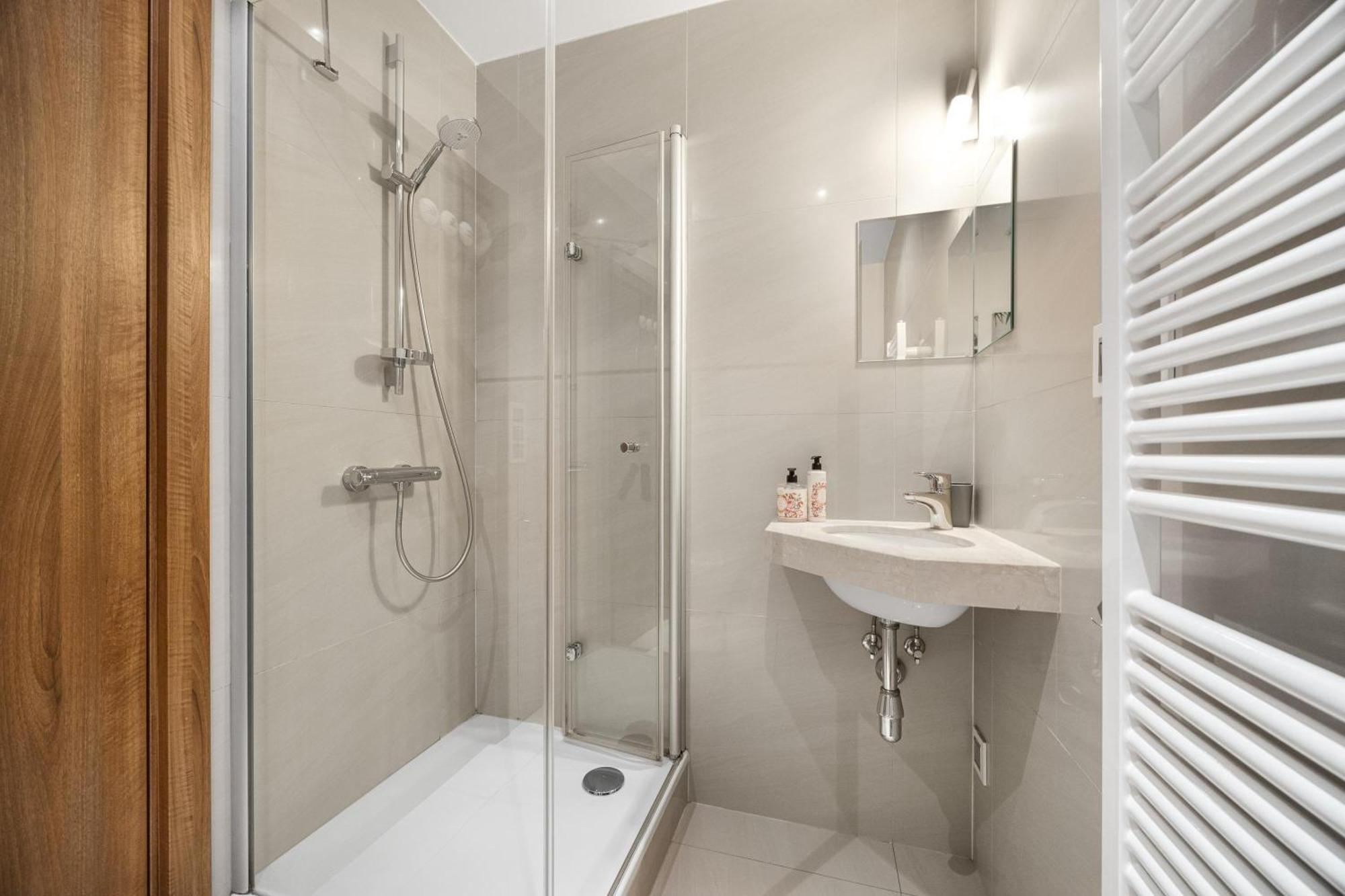 Revon Business Apartment 48 Dunajska Bratislava Buitenkant foto