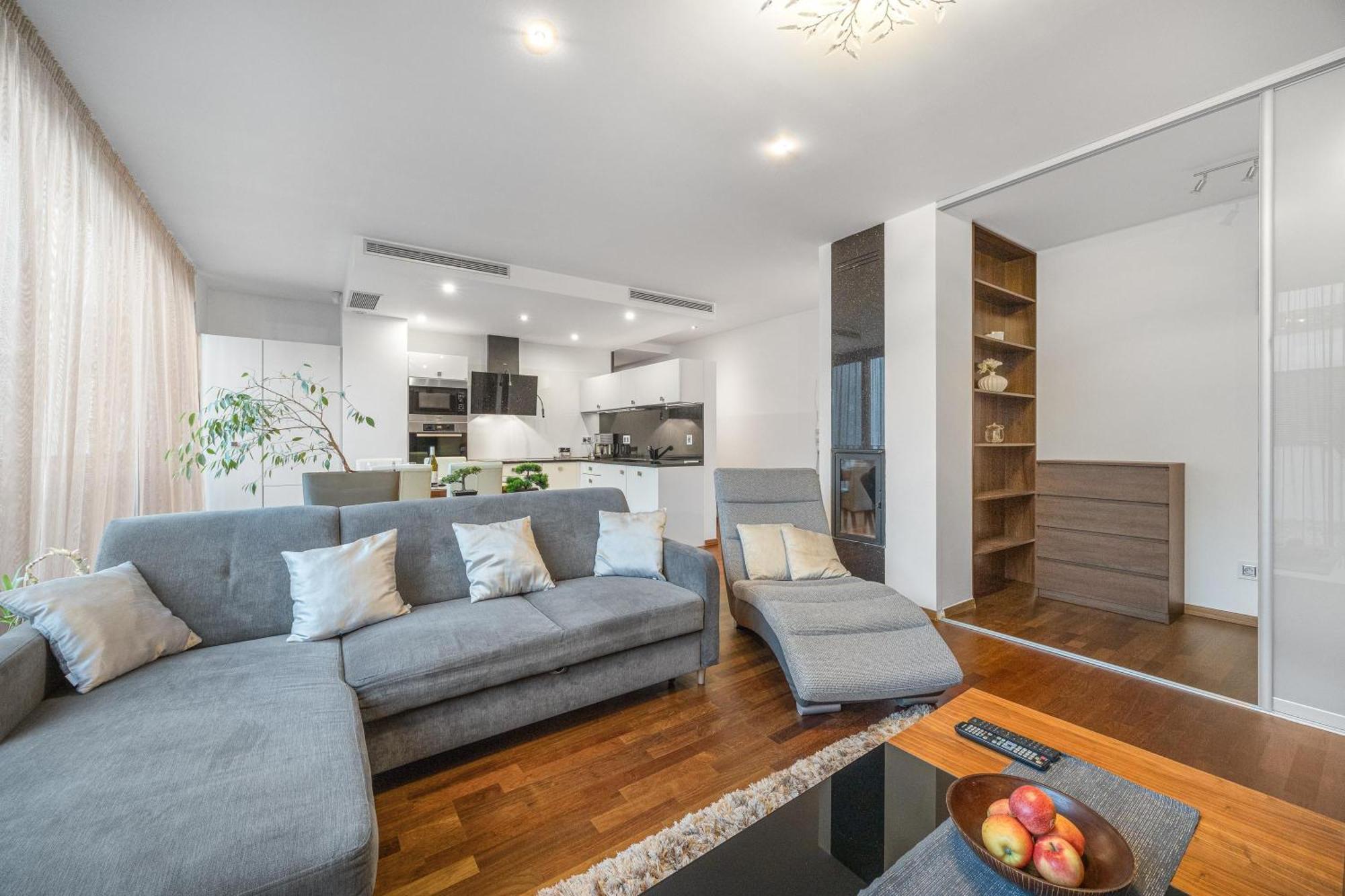 Revon Business Apartment 48 Dunajska Bratislava Buitenkant foto