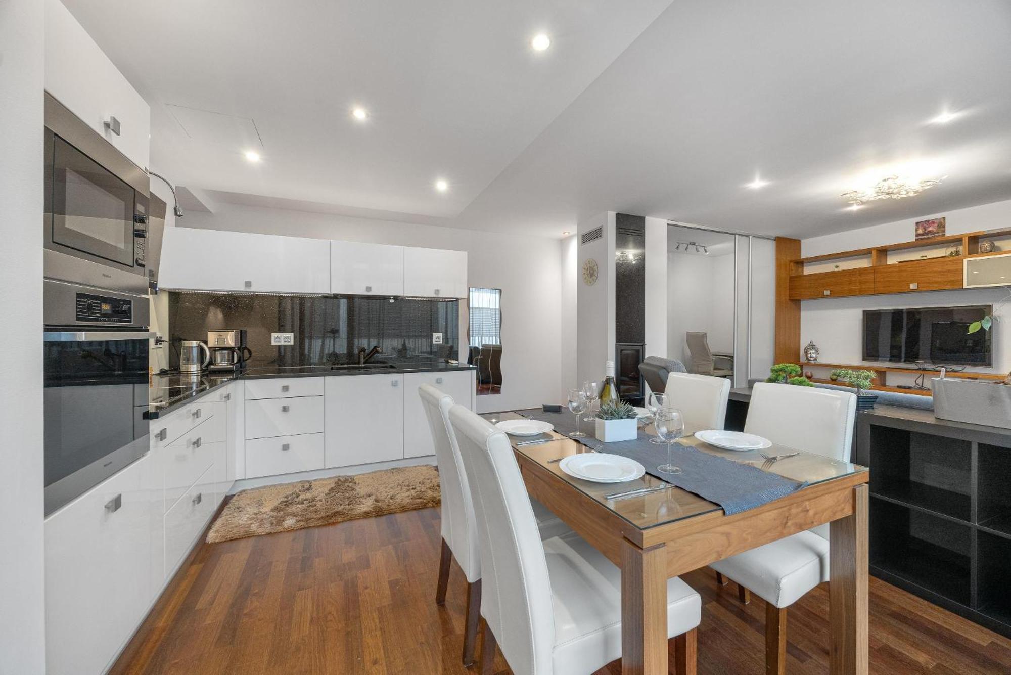 Revon Business Apartment 48 Dunajska Bratislava Buitenkant foto